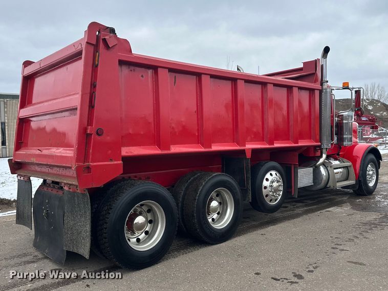 image for item FK1655 2006 Peterbilt 379 dump truck