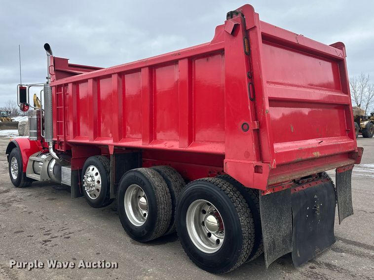 image for item FK1655 2006 Peterbilt 379 dump truck