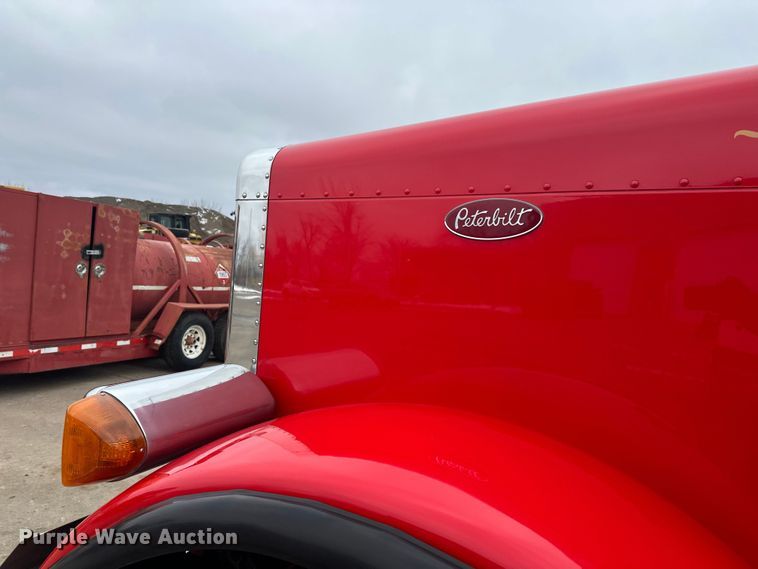 image for item FK1655 2006 Peterbilt 379 dump truck