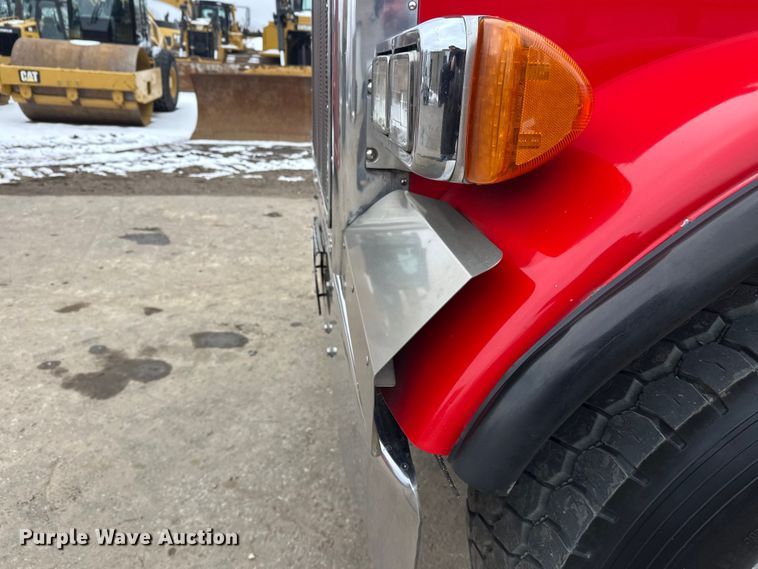 image for item FK1655 2006 Peterbilt 379 dump truck