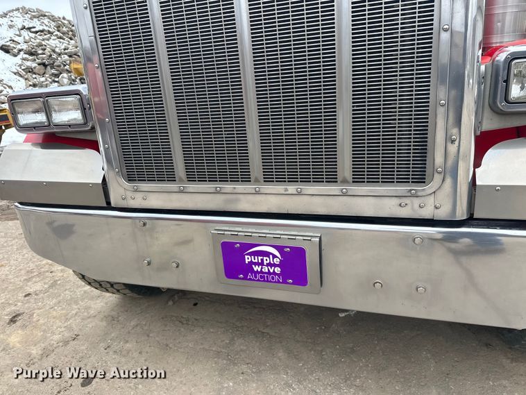 image for item FK1655 2006 Peterbilt 379 dump truck