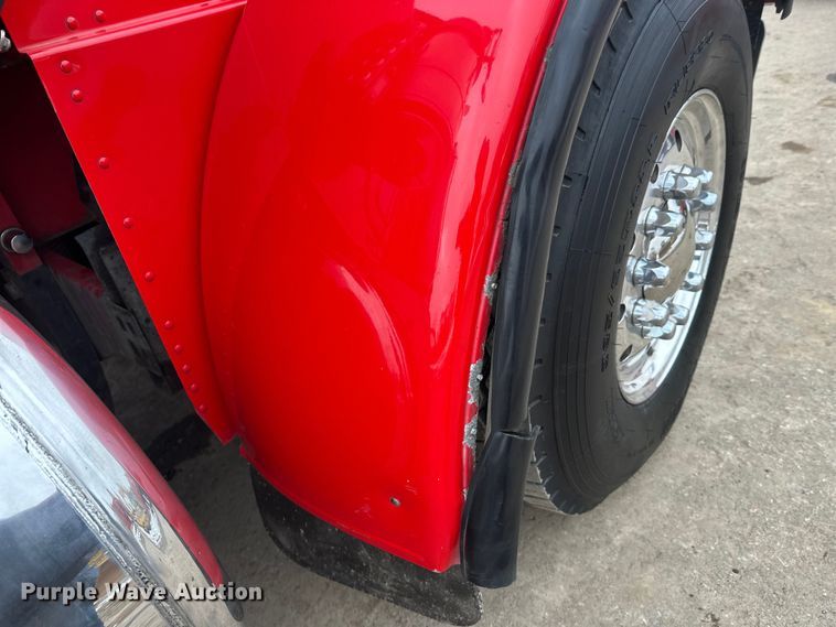 image for item FK1655 2006 Peterbilt 379 dump truck