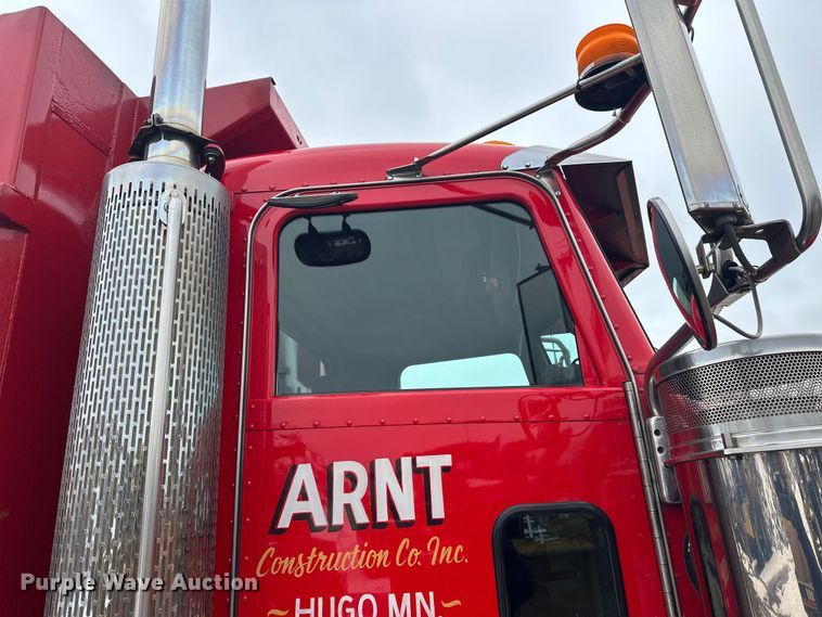 image for item FK1655 2006 Peterbilt 379 dump truck