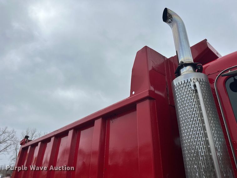 image for item FK1655 2006 Peterbilt 379 dump truck