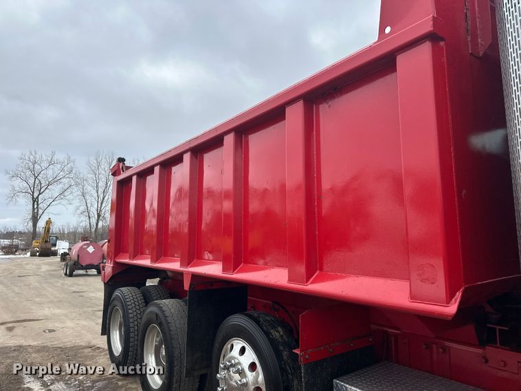 image for item FK1655 2006 Peterbilt 379 dump truck