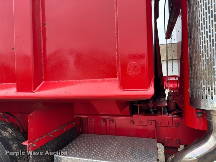 image for item FK1655 2006 Peterbilt 379 dump truck