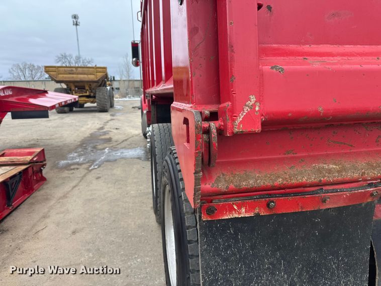 image for item FK1655 2006 Peterbilt 379 dump truck