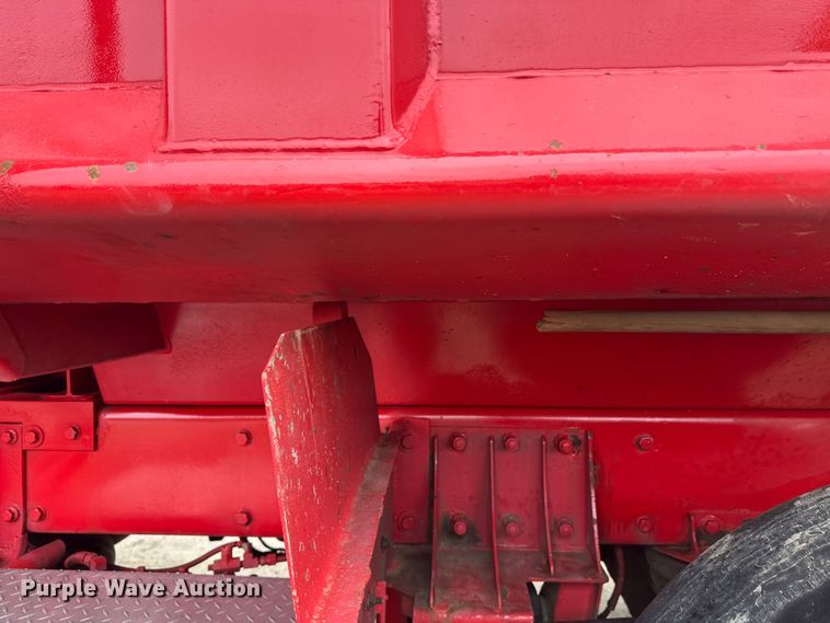 image for item FK1655 2006 Peterbilt 379 dump truck