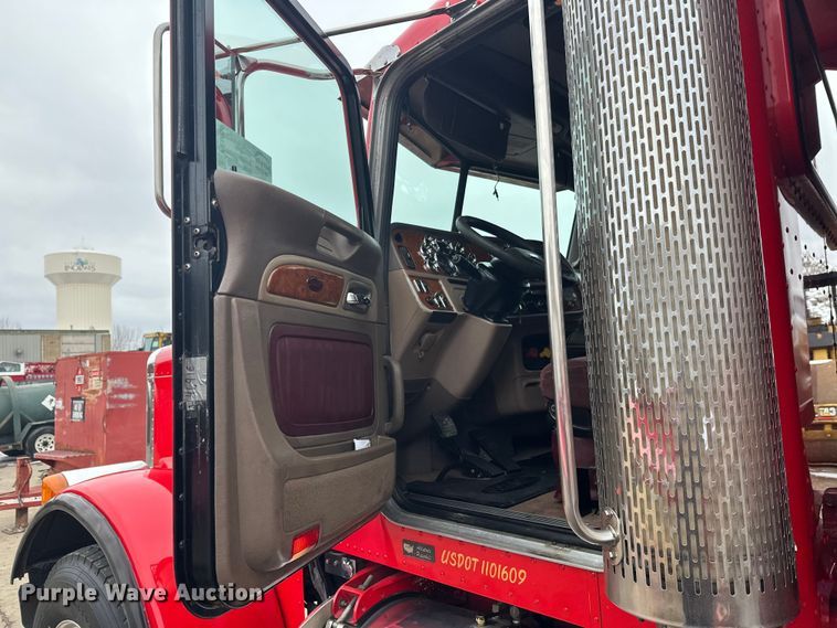 image for item FK1655 2006 Peterbilt 379 dump truck