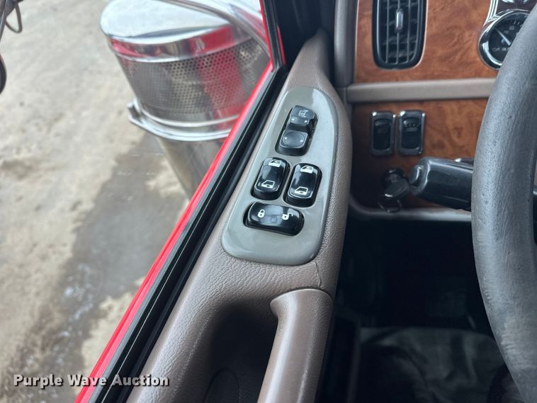 image for item FK1655 2006 Peterbilt 379 dump truck