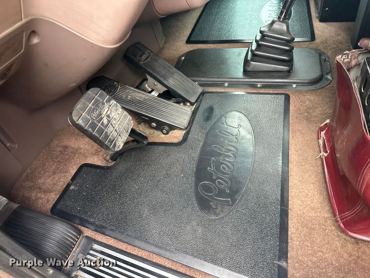 image for item FK1655 2006 Peterbilt 379 dump truck