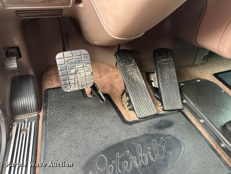 image for item FK1655 2006 Peterbilt 379 dump truck