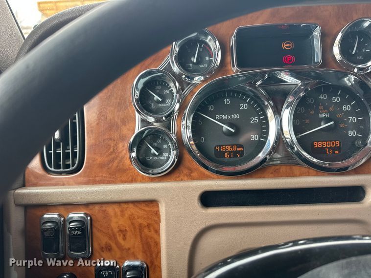 image for item FK1655 2006 Peterbilt 379 dump truck