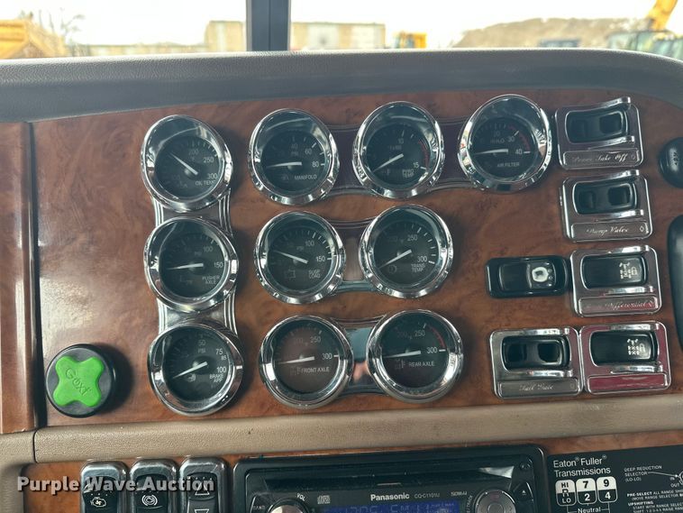 image for item FK1655 2006 Peterbilt 379 dump truck