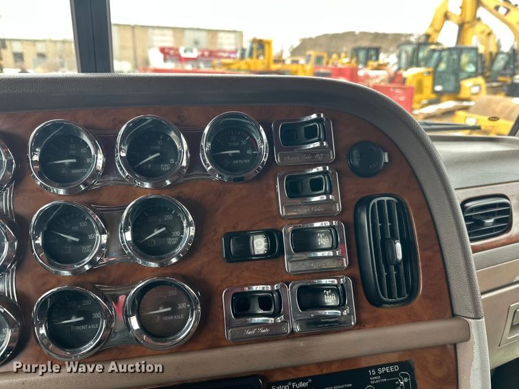 image for item FK1655 2006 Peterbilt 379 dump truck