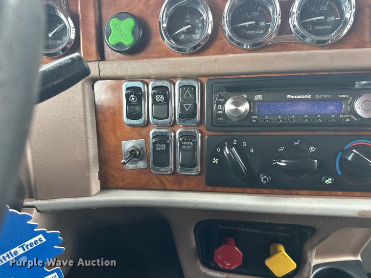 image for item FK1655 2006 Peterbilt 379 dump truck