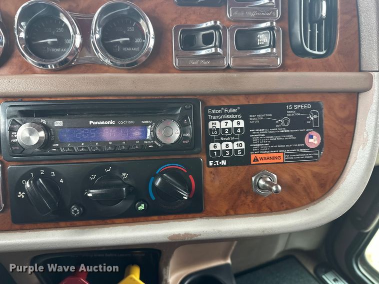 image for item FK1655 2006 Peterbilt 379 dump truck