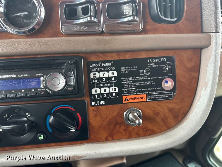 image for item FK1655 2006 Peterbilt 379 dump truck