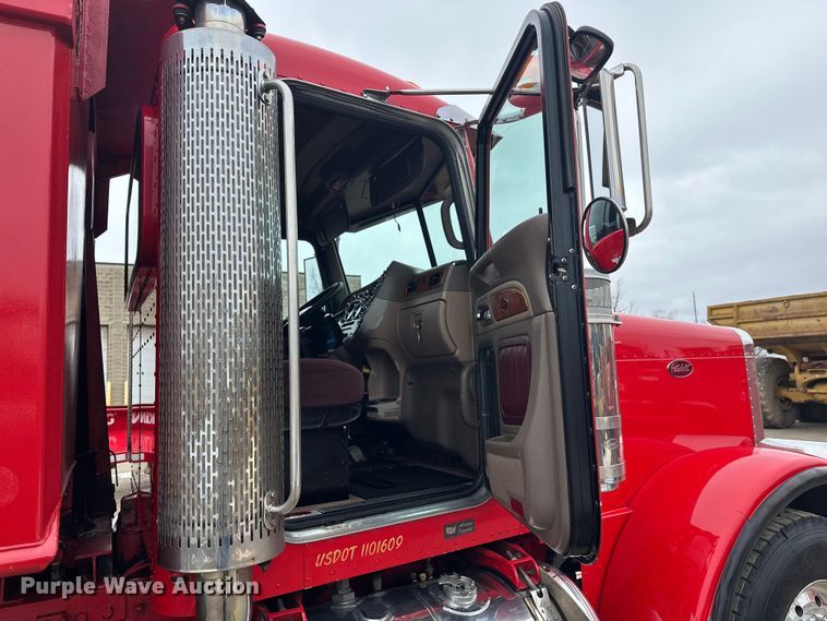 image for item FK1655 2006 Peterbilt 379 dump truck