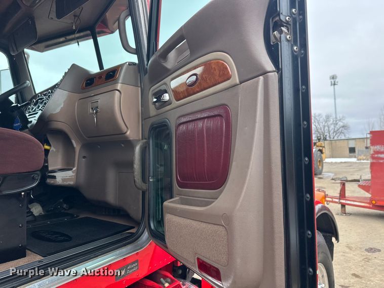 image for item FK1655 2006 Peterbilt 379 dump truck