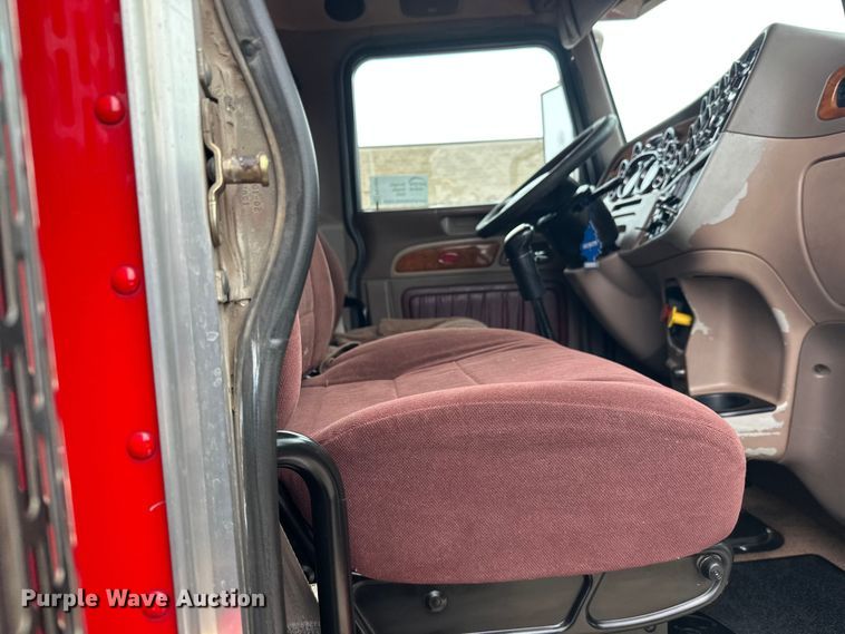 image for item FK1655 2006 Peterbilt 379 dump truck