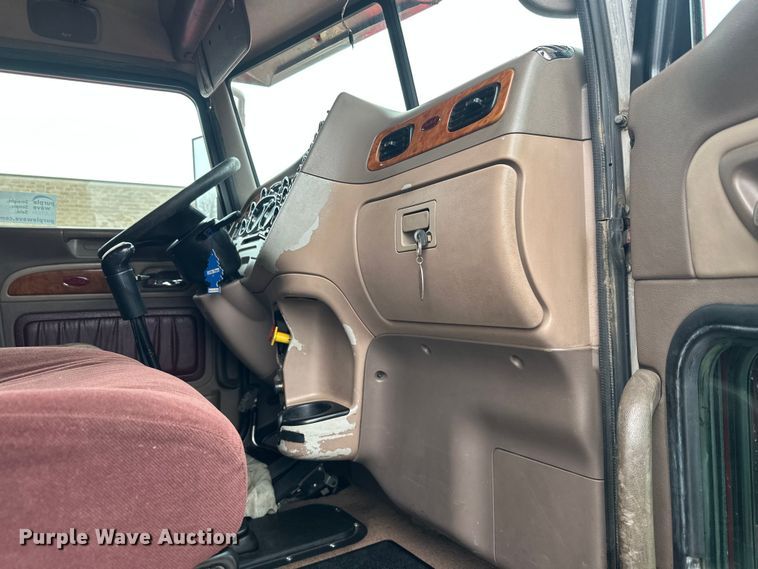 image for item FK1655 2006 Peterbilt 379 dump truck