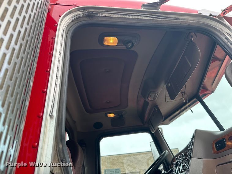 image for item FK1655 2006 Peterbilt 379 dump truck