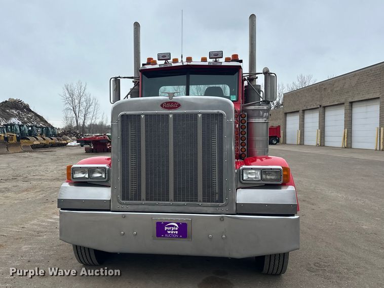 image for item FK1657 2003 Peterbilt 379 semi truck