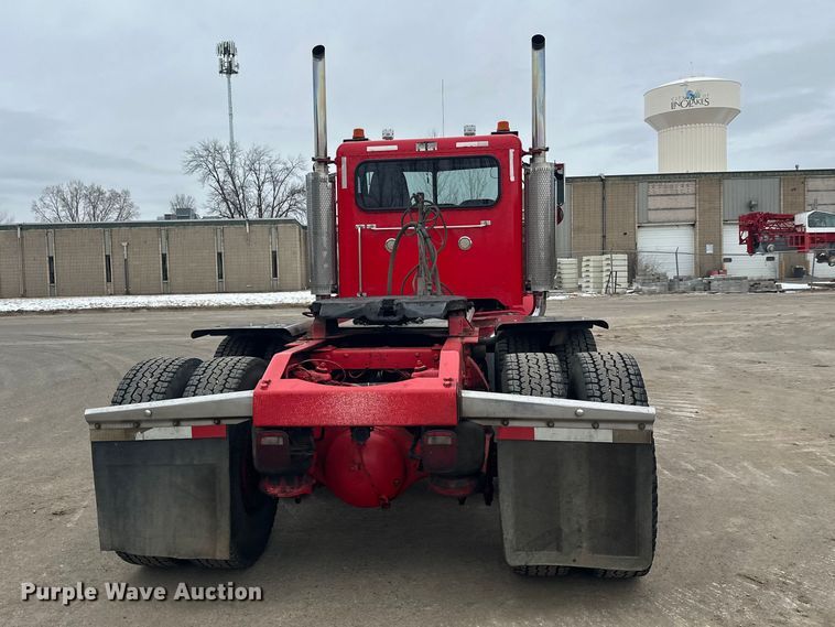 image for item FK1657 2003 Peterbilt 379 semi truck