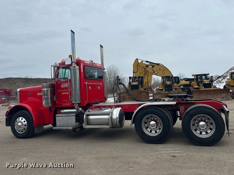 image for item FK1657 2003 Peterbilt 379 semi truck