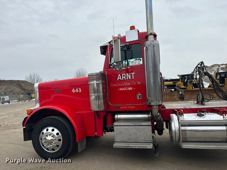 image for item FK1657 2003 Peterbilt 379 semi truck