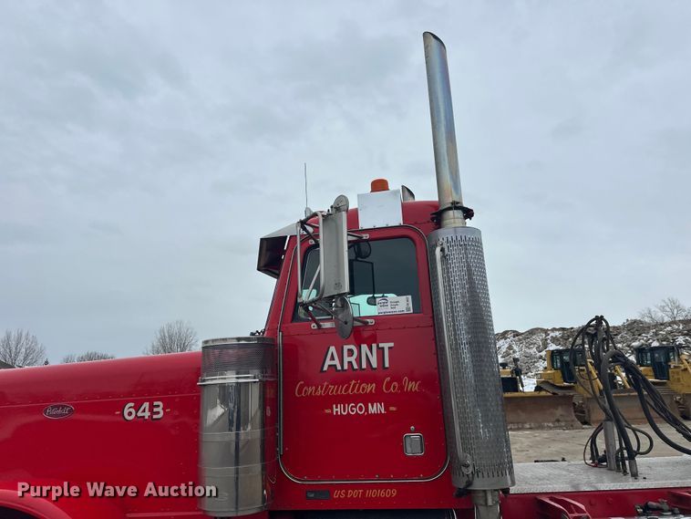 image for item FK1657 2003 Peterbilt 379 semi truck