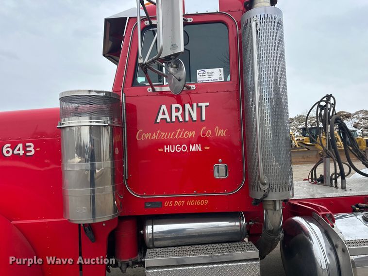 image for item FK1657 2003 Peterbilt 379 semi truck