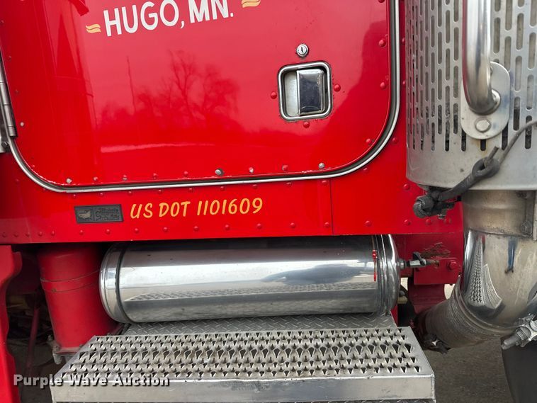 image for item FK1657 2003 Peterbilt 379 semi truck