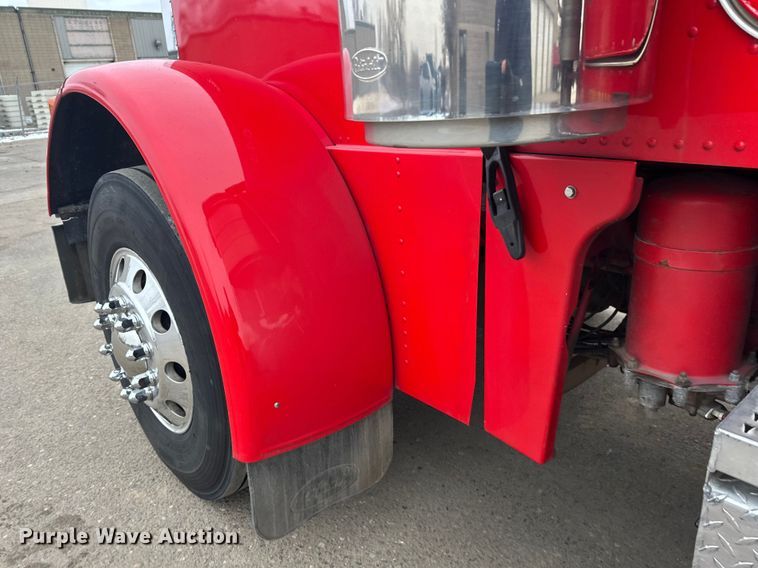 image for item FK1657 2003 Peterbilt 379 semi truck