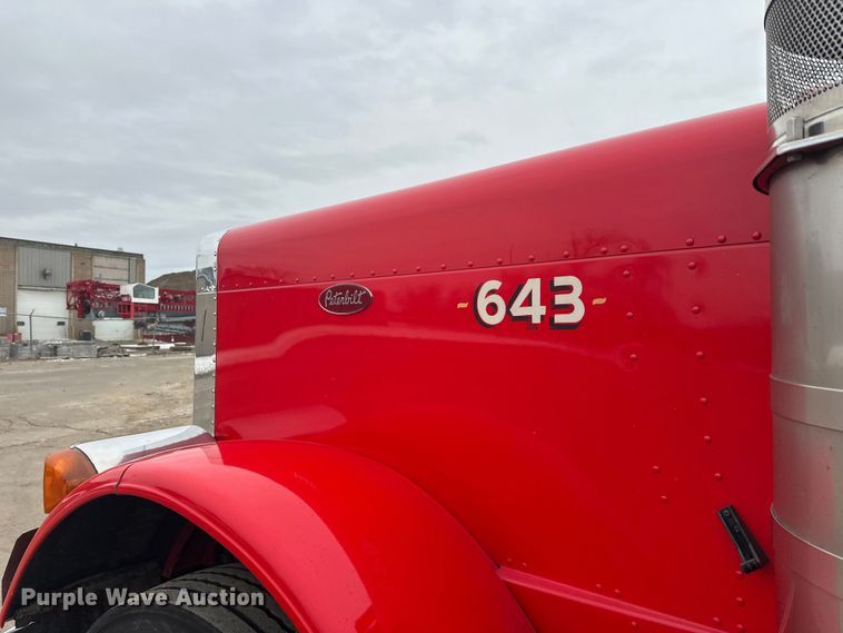 image for item FK1657 2003 Peterbilt 379 semi truck