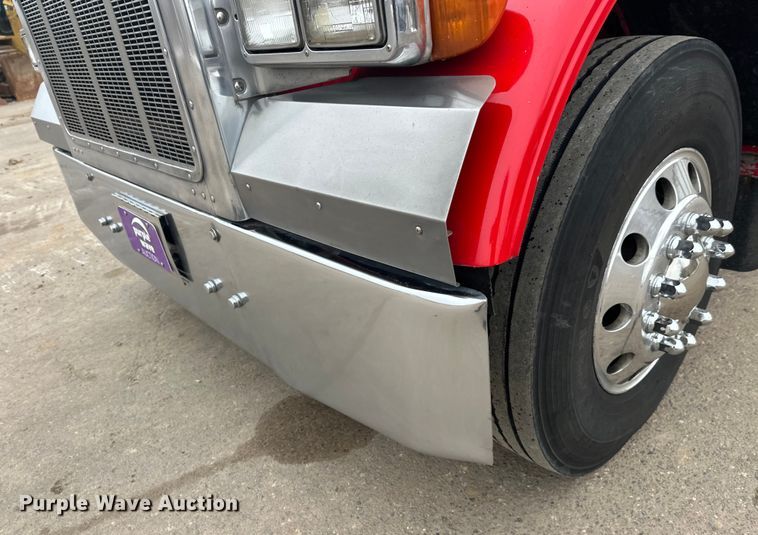 image for item FK1657 2003 Peterbilt 379 semi truck