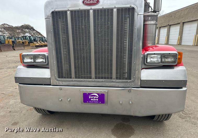 image for item FK1657 2003 Peterbilt 379 semi truck
