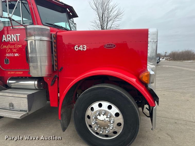 image for item FK1657 2003 Peterbilt 379 semi truck