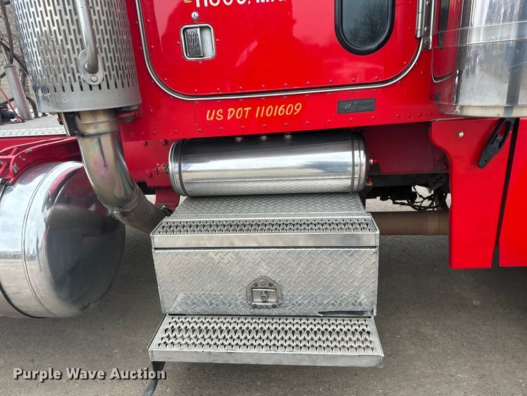 image for item FK1657 2003 Peterbilt 379 semi truck