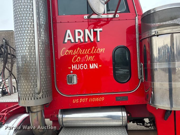 image for item FK1657 2003 Peterbilt 379 semi truck