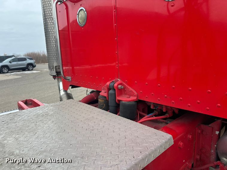 image for item FK1657 2003 Peterbilt 379 semi truck