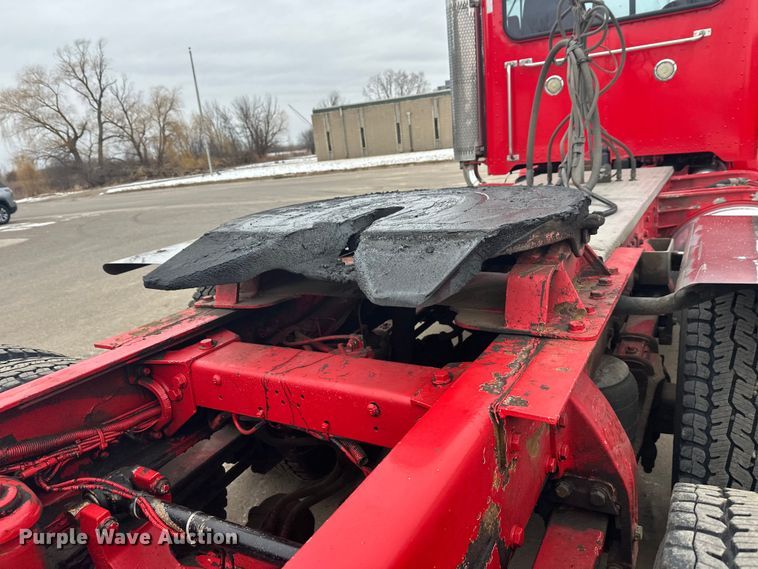 image for item FK1657 2003 Peterbilt 379 semi truck