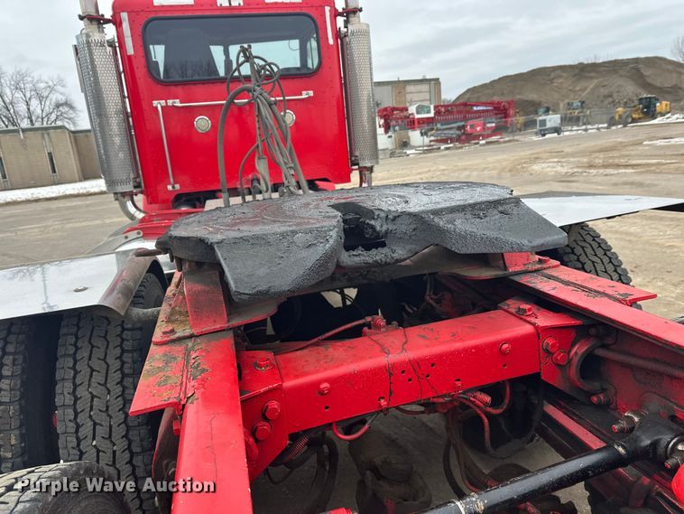 image for item FK1657 2003 Peterbilt 379 semi truck