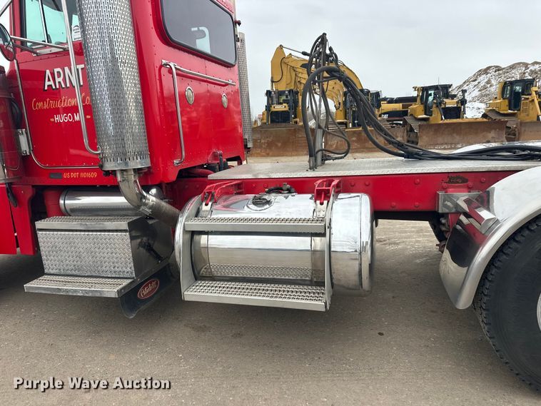 image for item FK1657 2003 Peterbilt 379 semi truck