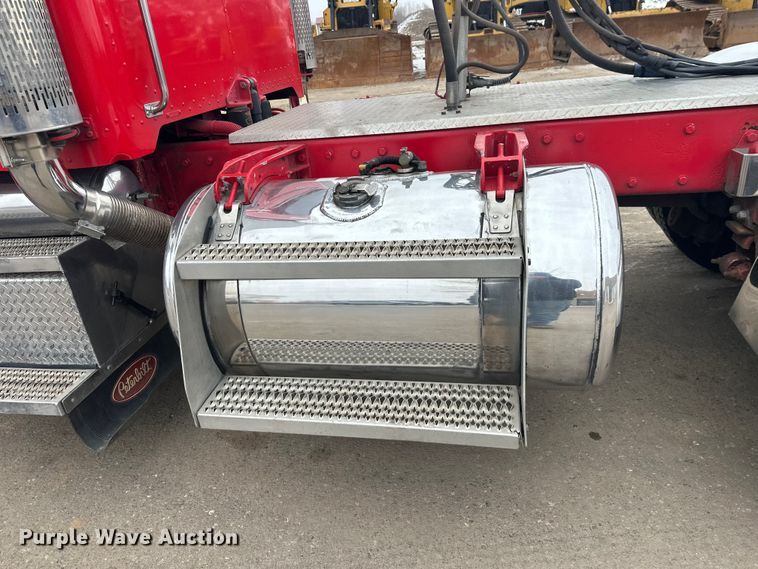image for item FK1657 2003 Peterbilt 379 semi truck