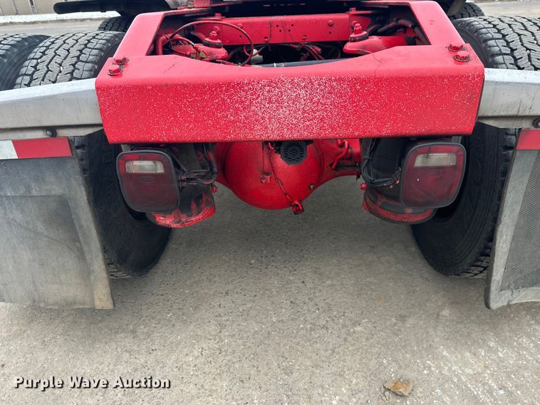 image for item FK1657 2003 Peterbilt 379 semi truck