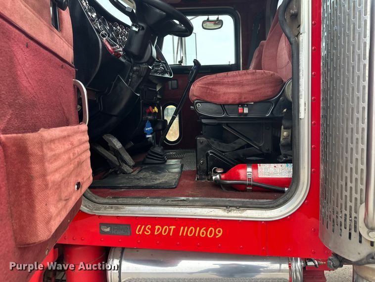 image for item FK1657 2003 Peterbilt 379 semi truck