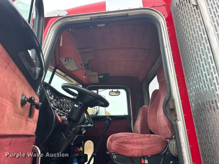 image for item FK1657 2003 Peterbilt 379 semi truck