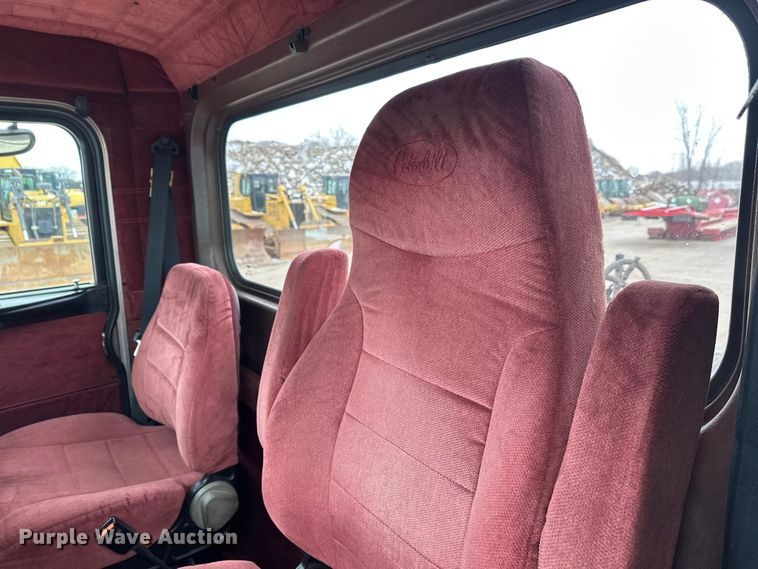 image for item FK1657 2003 Peterbilt 379 semi truck